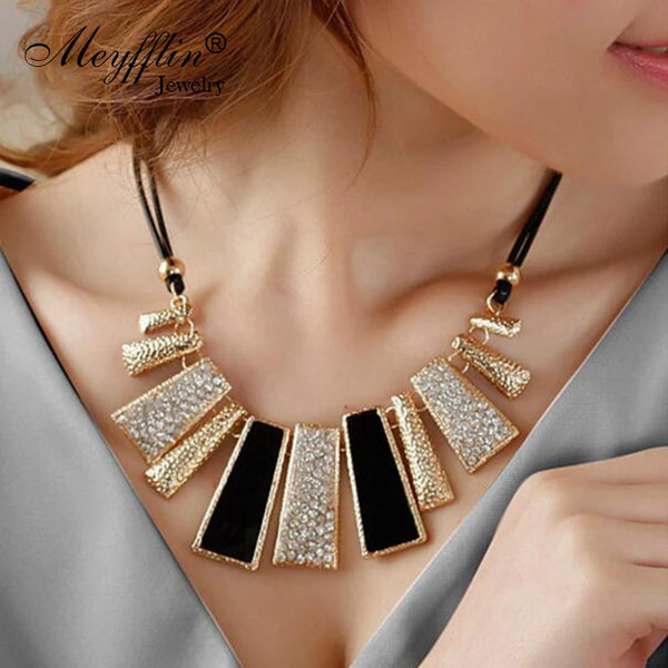 Statement Necklaces & Pendants